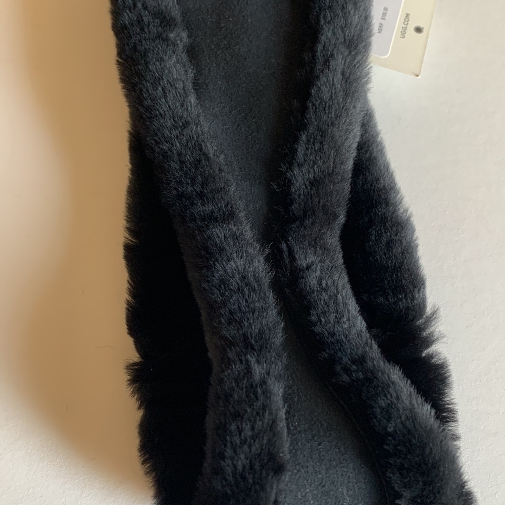 UGG Reversible Leather & Shearling Headband - Picture 6 of 9